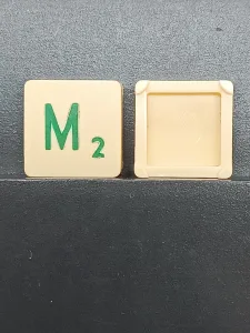 Article M - vert - version voyage - SCRABBLE DE VOYAGE
