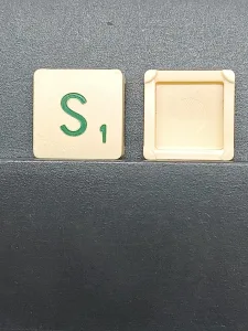 Article S - vert - version voyage - SCRABBLE DE VOYAGE