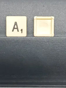 Article A - noir - version voyage - SCRABBLE DE VOYAGE