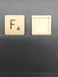 Article F - noir - version voyage - SCRABBLE DE VOYAGE