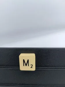 Article M - typo 1 - SCRABBLE