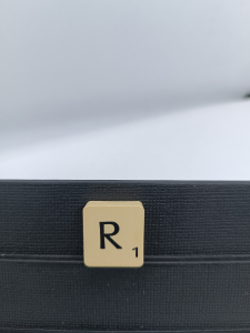 Article R - typo 2 - SCRABBLE CLASSIQUE