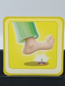 Article Grande carte "pied sur la punaise" - REVEILLE PAS PAPA!