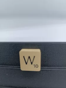 Article W - typo 2 - SCRABBLE CLASSIQUE